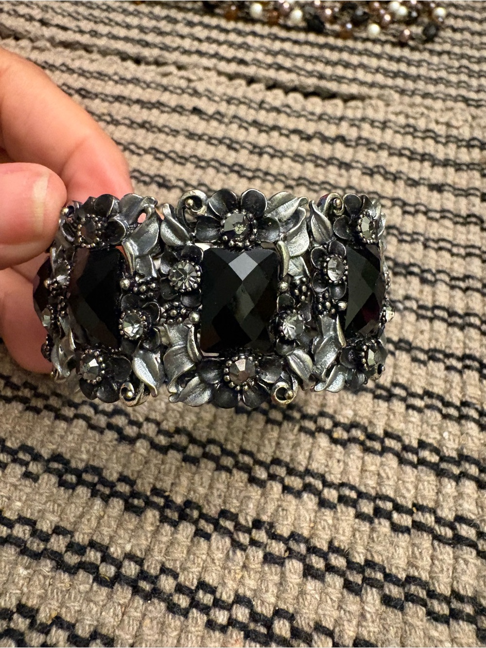 Source Unknown Black Faceted Crystal Floral Stretch Bracelet